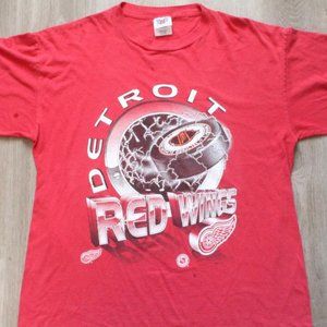 Detroit Red Wings Hockey Puck T-shirt